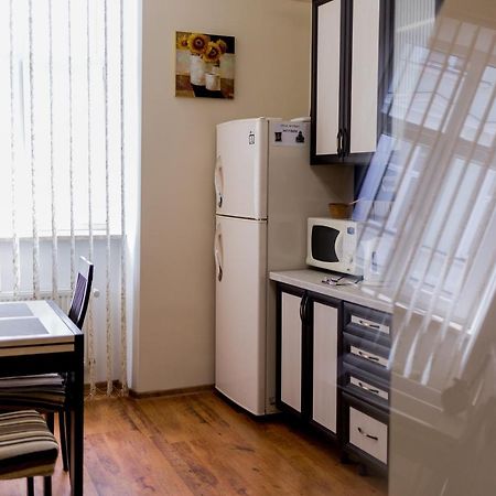 Apartment On Valova Street ลวีฟ ภายนอก รูปภาพ