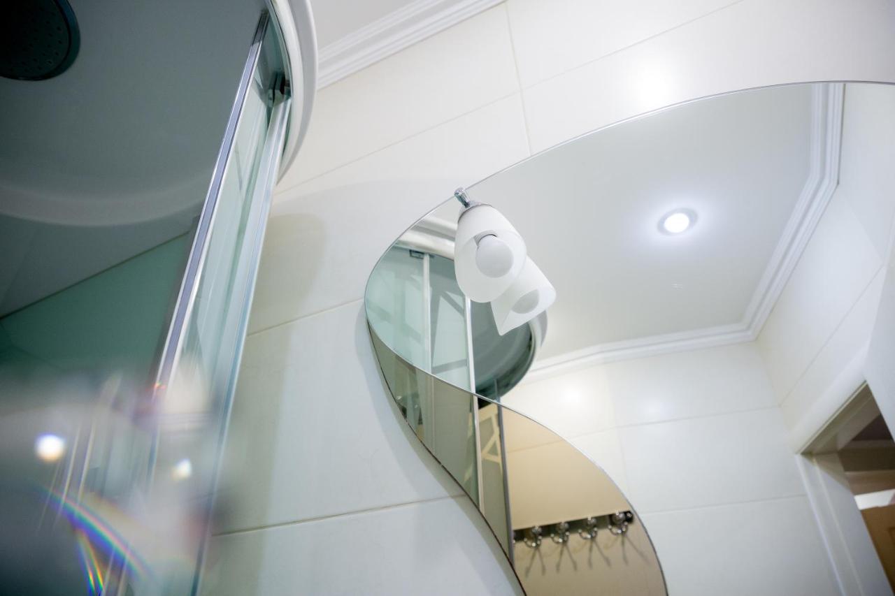 Apartment On Valova Street ลวีฟ ภายนอก รูปภาพ