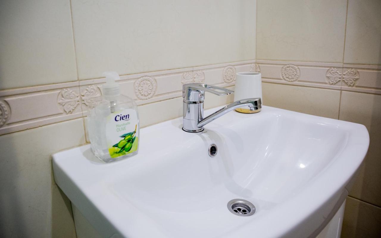 Apartment On Valova Street ลวีฟ ภายนอก รูปภาพ