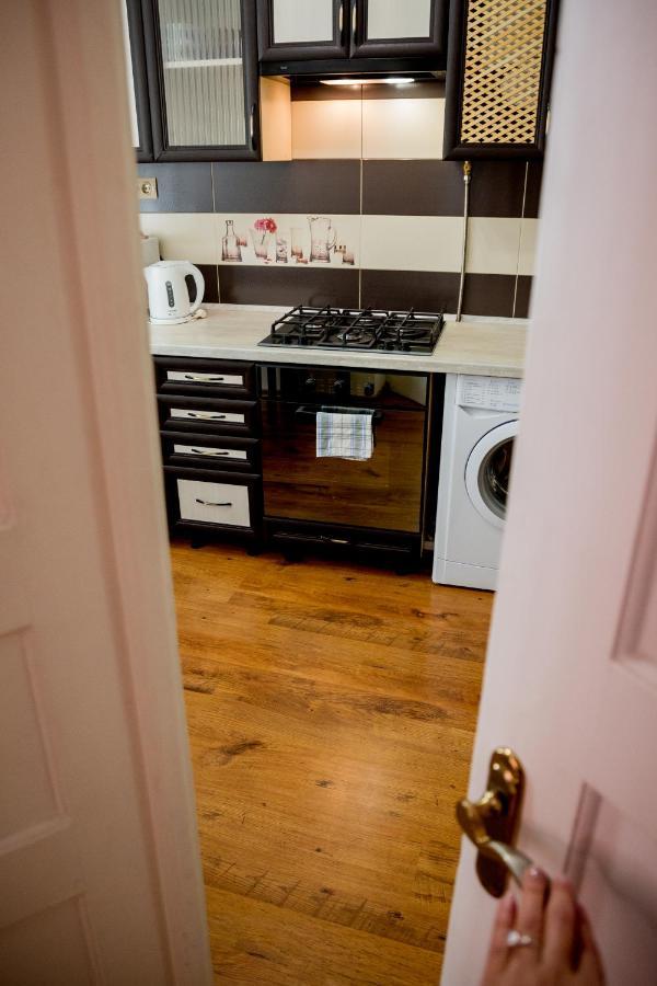 Apartment On Valova Street ลวีฟ ภายนอก รูปภาพ
