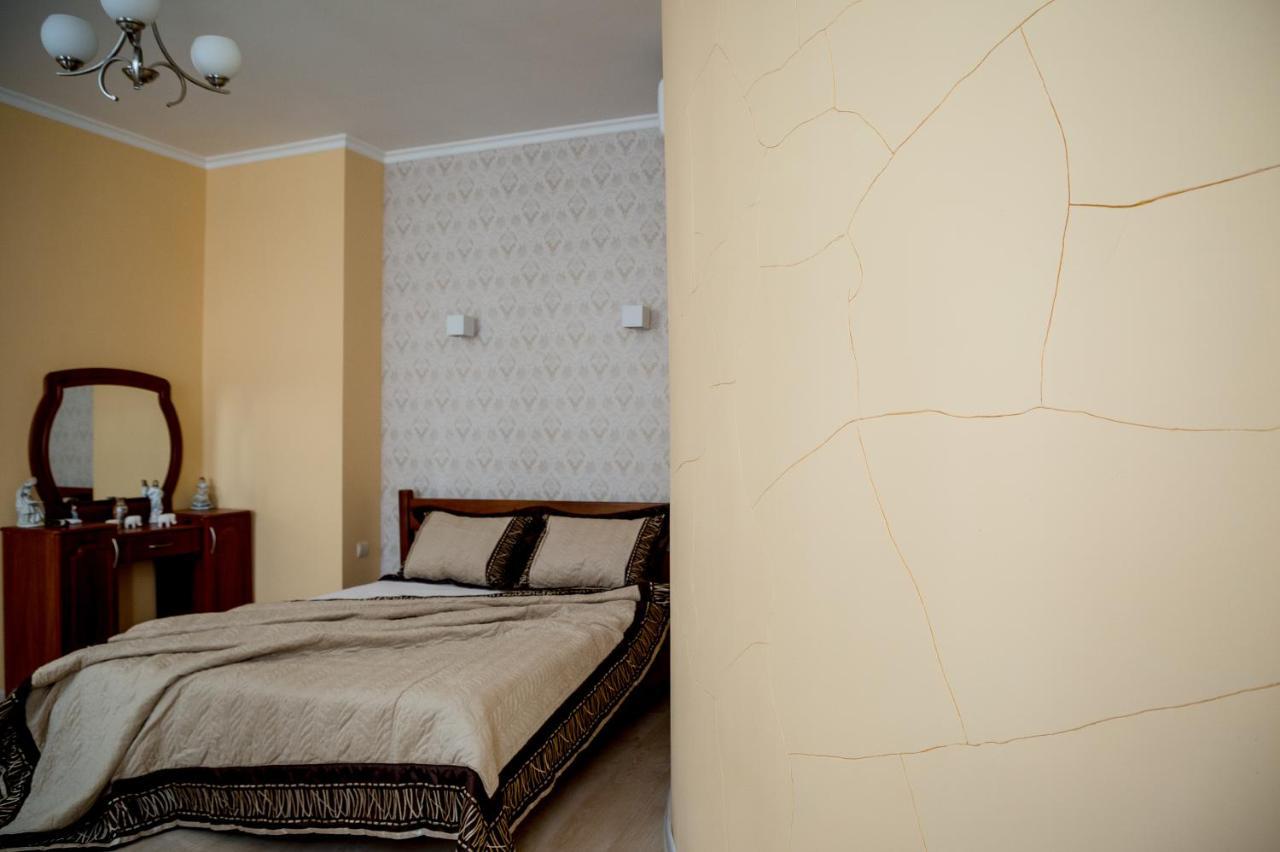 Apartment On Valova Street ลวีฟ ภายนอก รูปภาพ